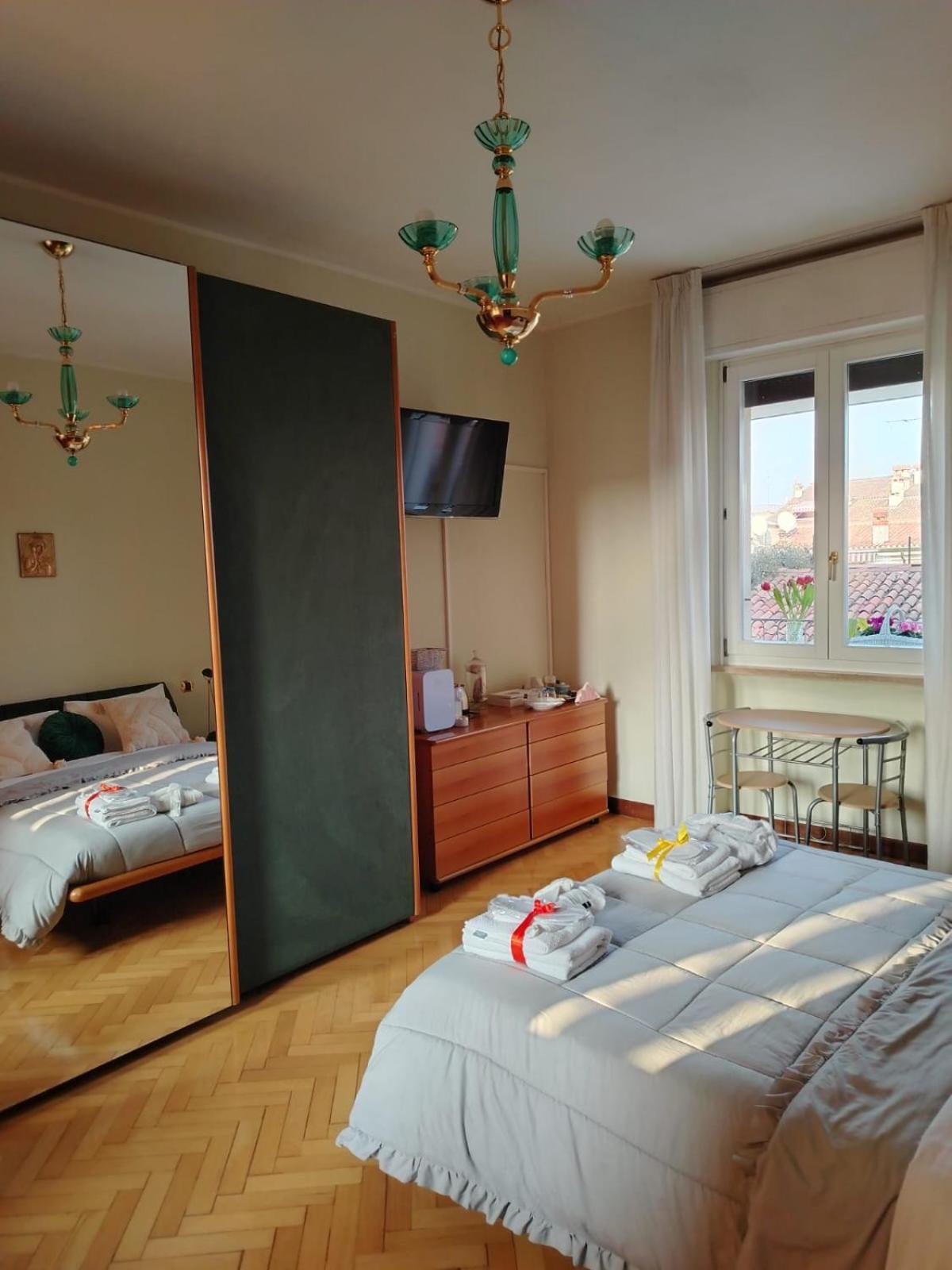 B&B Califano- 2 Leoni Verona Eksteriør bilde