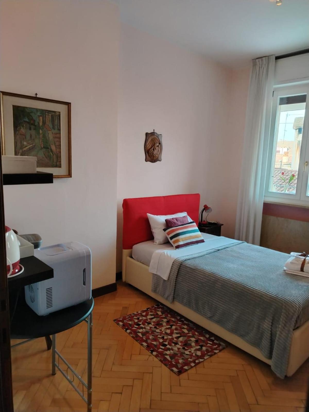 B&B Califano- 2 Leoni Verona Eksteriør bilde
