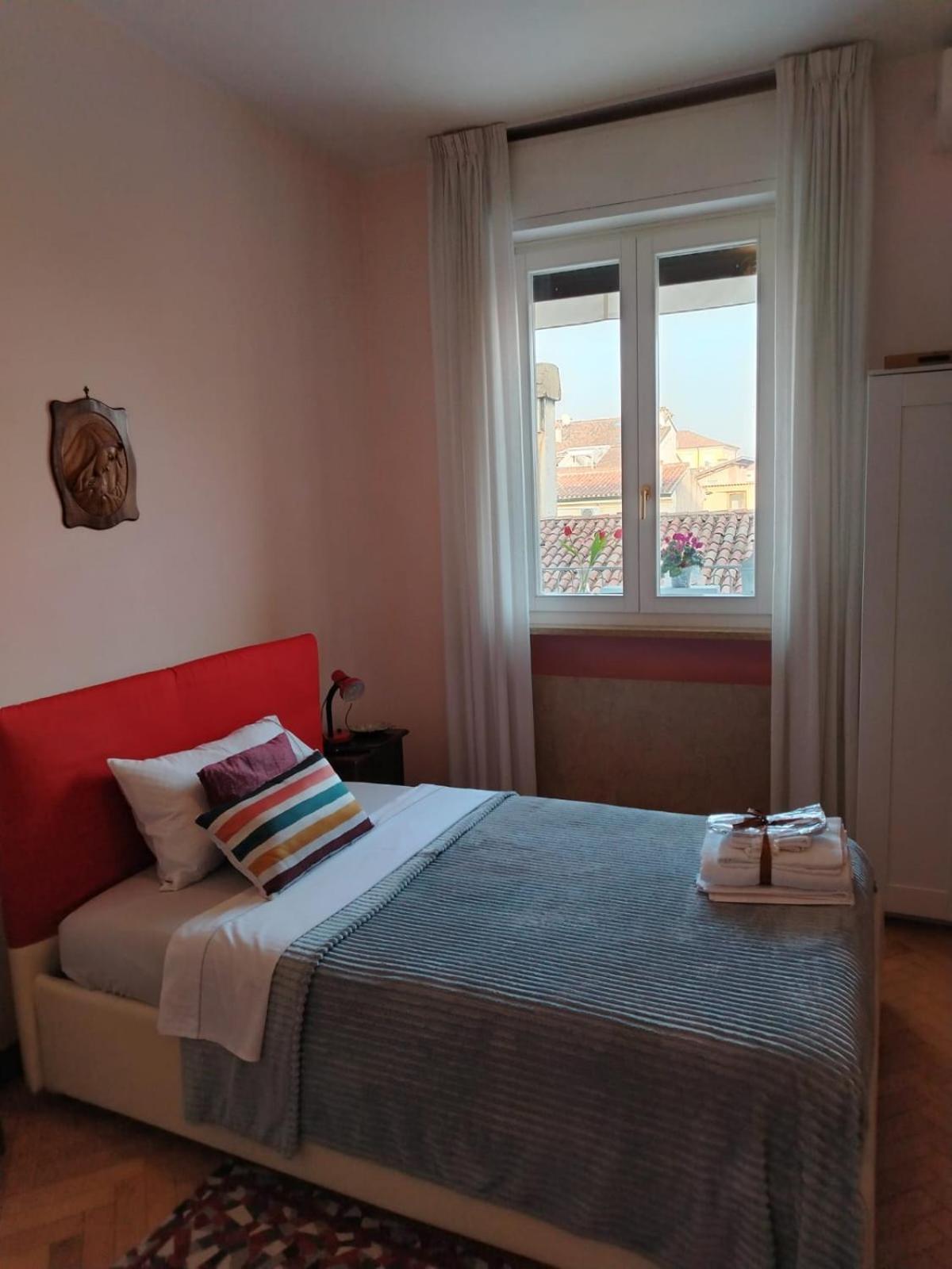 B&B Califano- 2 Leoni Verona Eksteriør bilde