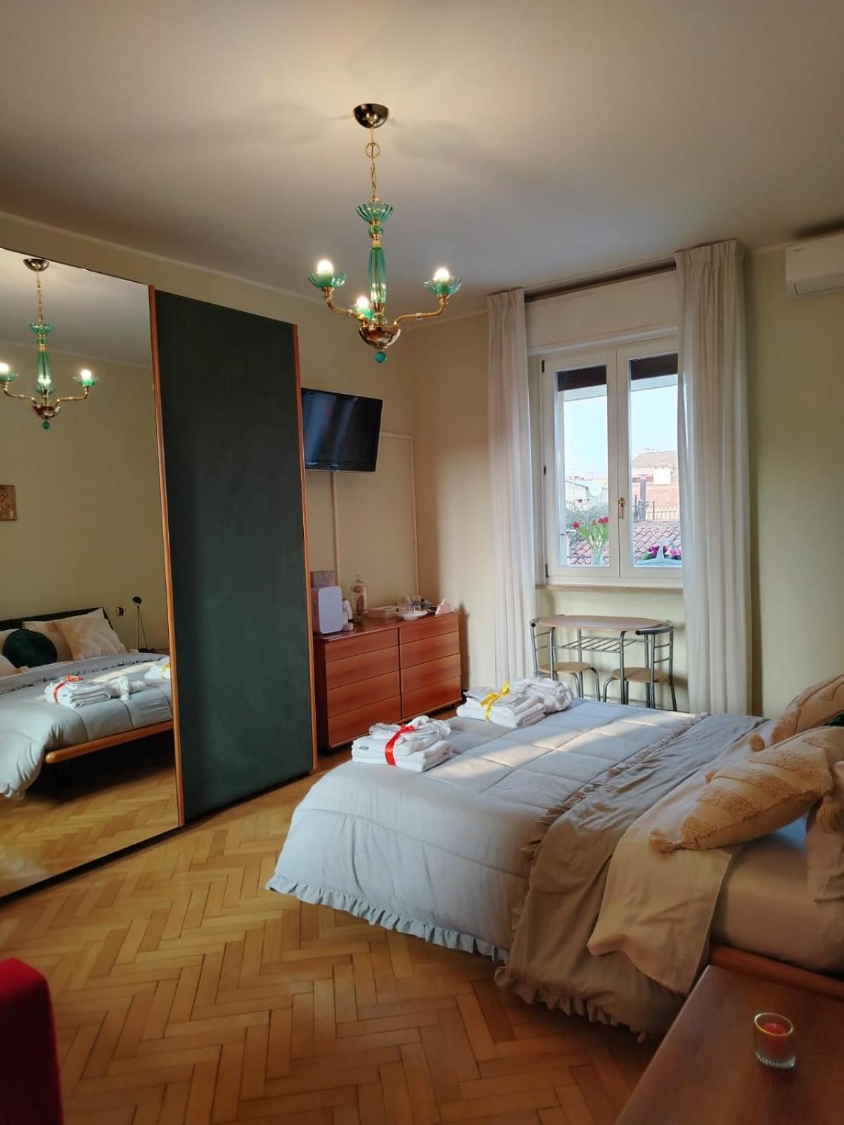 B&B Califano- 2 Leoni Verona Eksteriør bilde