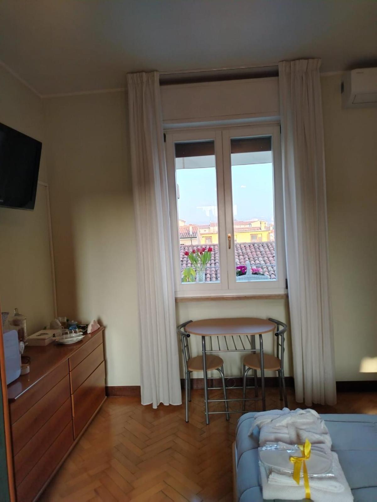 B&B Califano- 2 Leoni Verona Eksteriør bilde