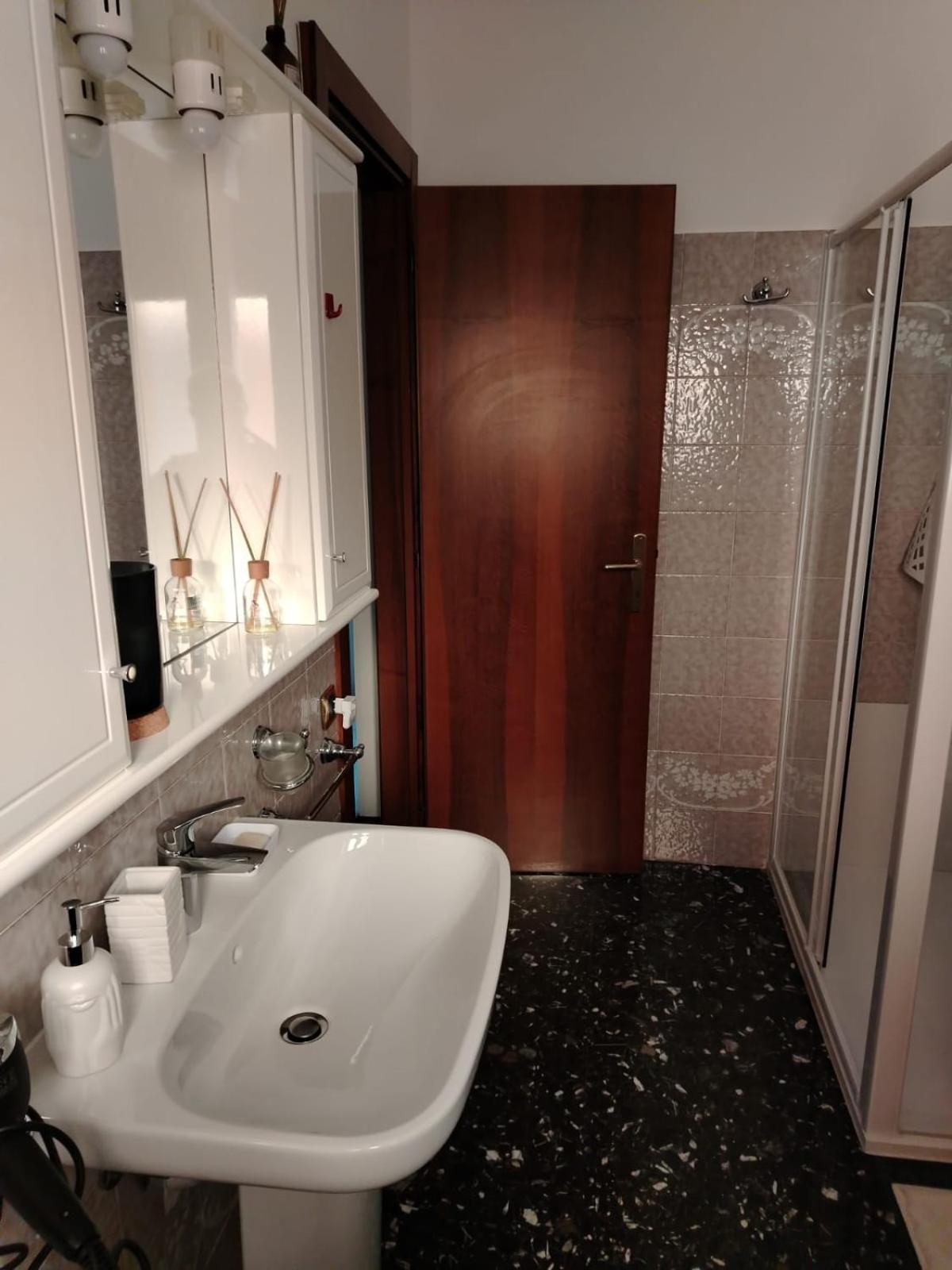 B&B Califano- 2 Leoni Verona Eksteriør bilde