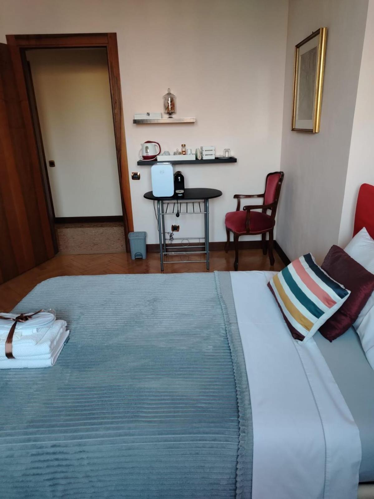 B&B Califano- 2 Leoni Verona Eksteriør bilde