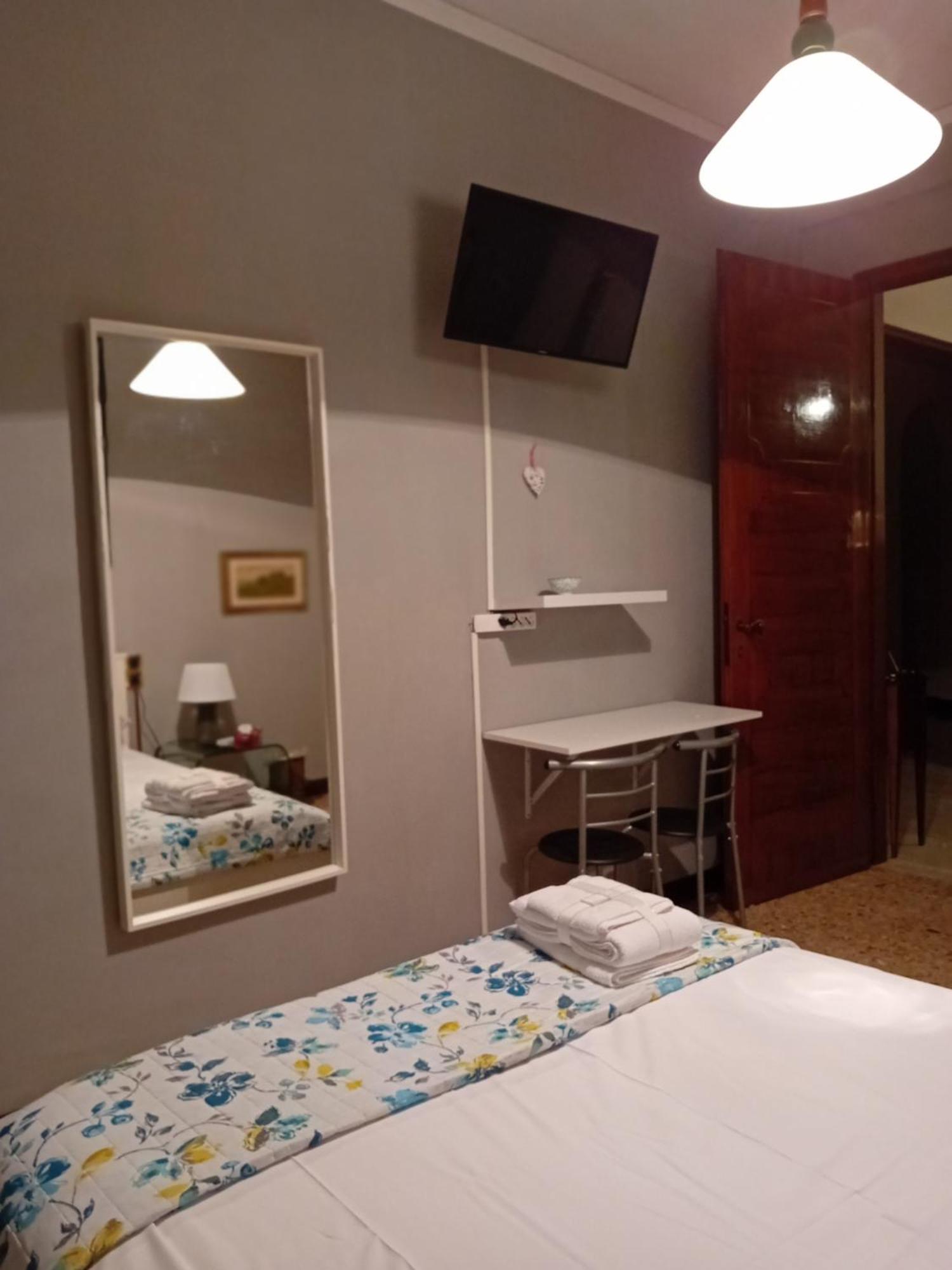 B&B Califano- 2 Leoni Verona Eksteriør bilde