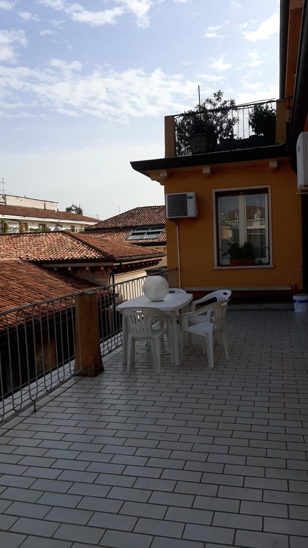 B&B Califano- 2 Leoni Verona Eksteriør bilde